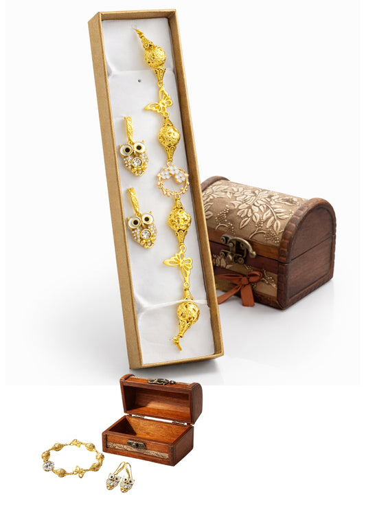 Super schönes Set aus einem goldenen Armband und Ohrringen,